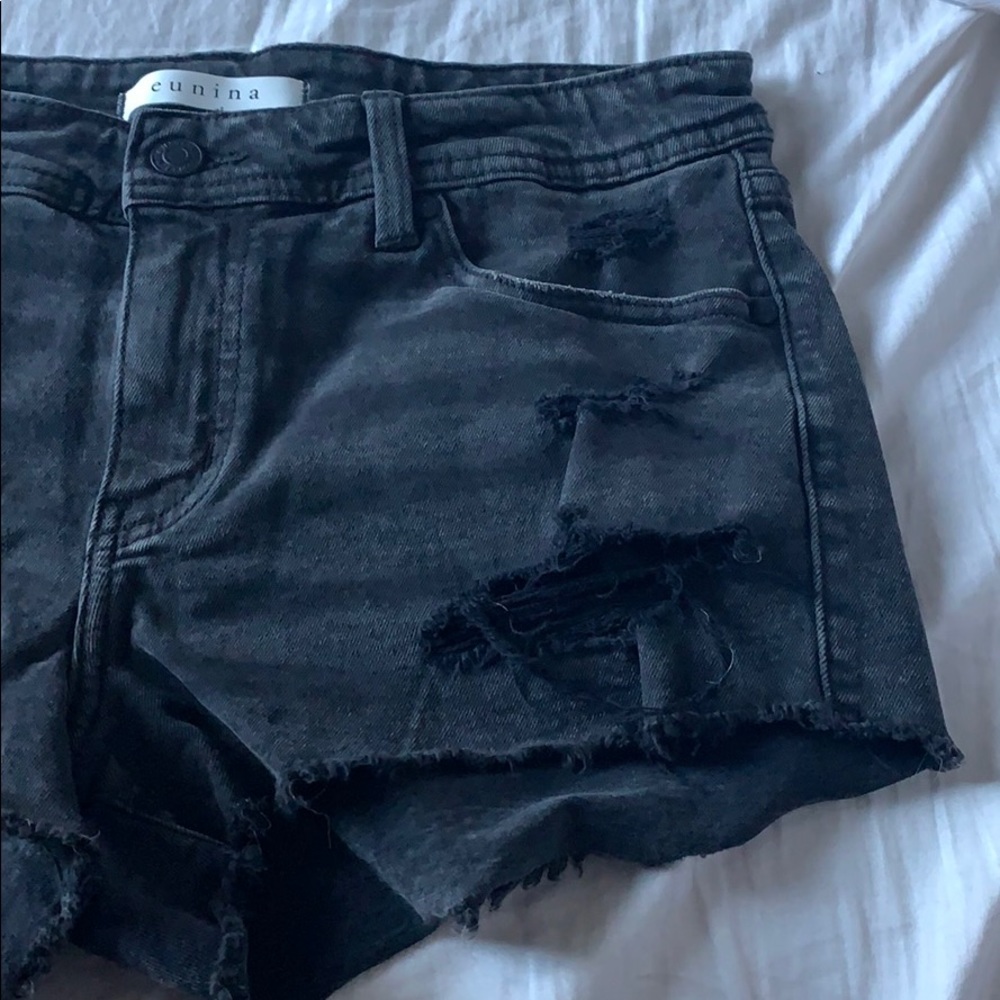 Distressed shorts - Picture 3 of 3